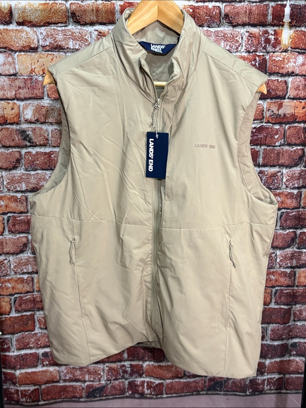 NWT Lands' End Men's medium Light Beige Sleeveless Packable Vest New with Tags
